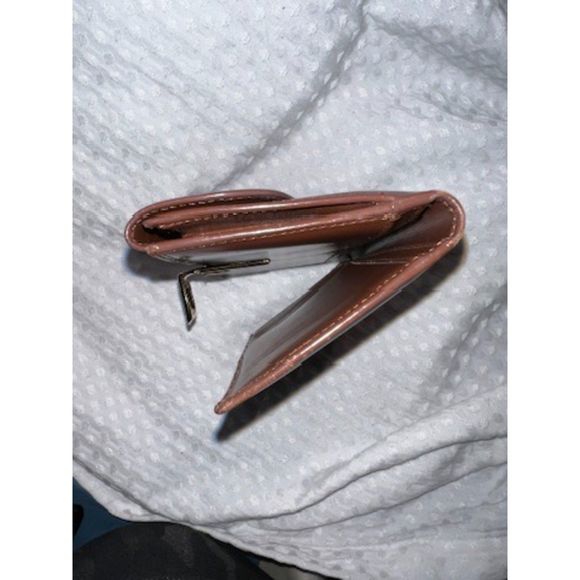 GUC GUCCI Smooth Leather Wallet with G Clasp - Picture 10 of 16